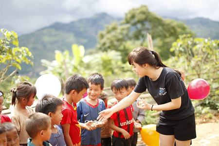 Volunteer House Vietnam đón trung thu cùng trường mới Co Muông 2016